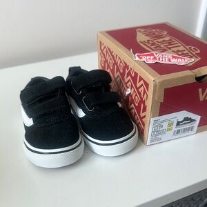 NIB Vans Ward V - Size 4 (toddler)